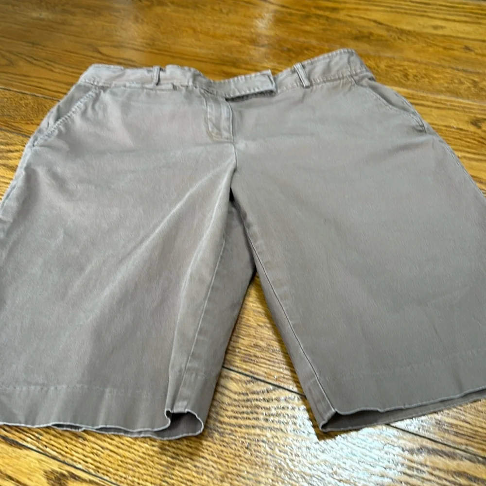 Talbots Bermuda shorts, brown, Size 10. Good condition.